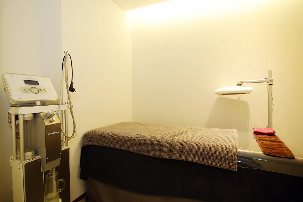 Interior of Dong-An Joongsim Clinic, a Gangnam Dermatology practice in Apgujeong 5
