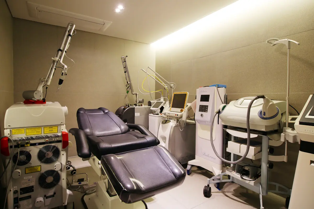 Interior of Dong-An Joongsim Clinic, a Gangnam Dermatology practice in Apgujeong 6