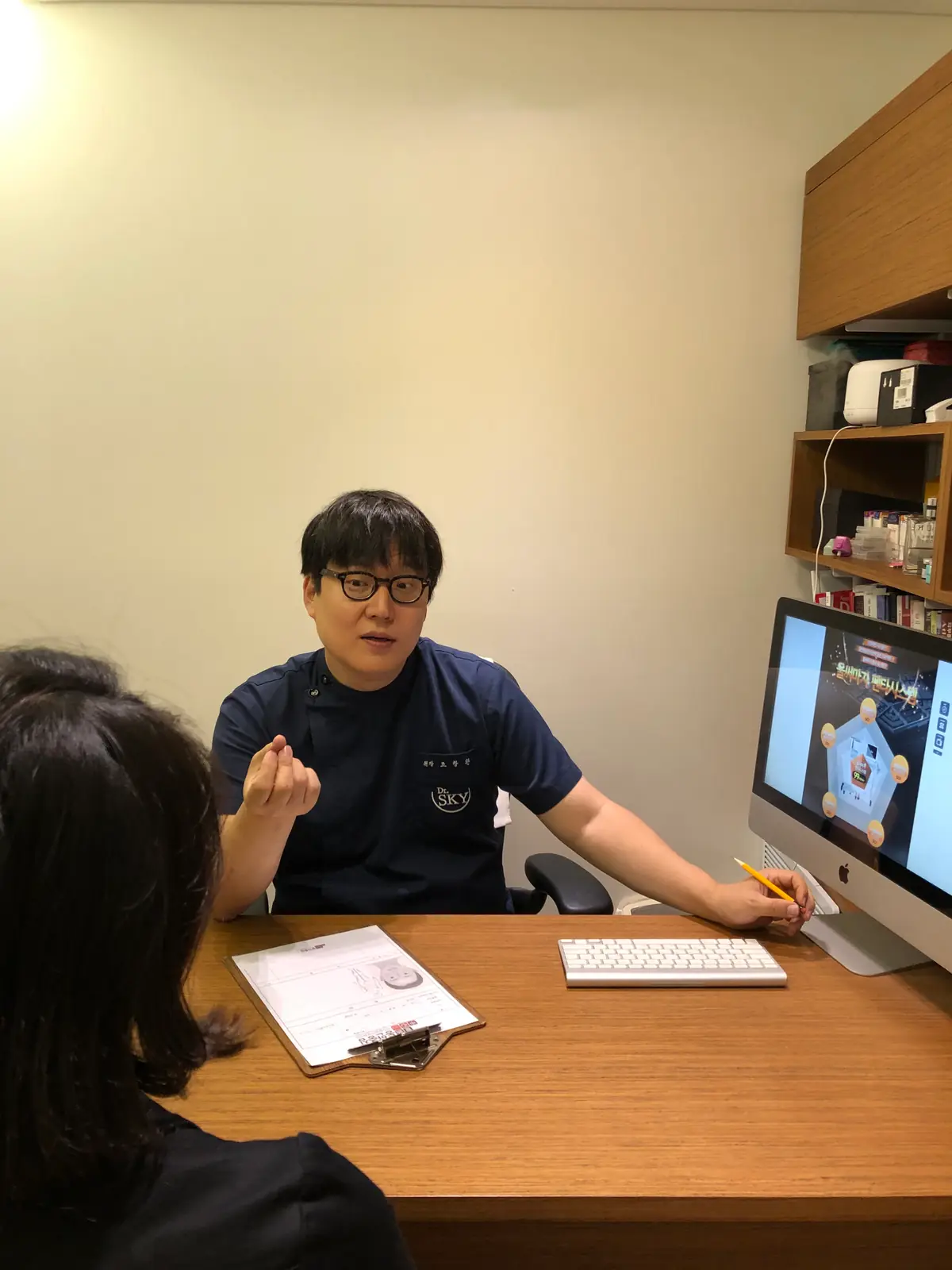 Interior of Dong-An Joongsim Clinic, a Gangnam Dermatology practice in Apgujeong 11