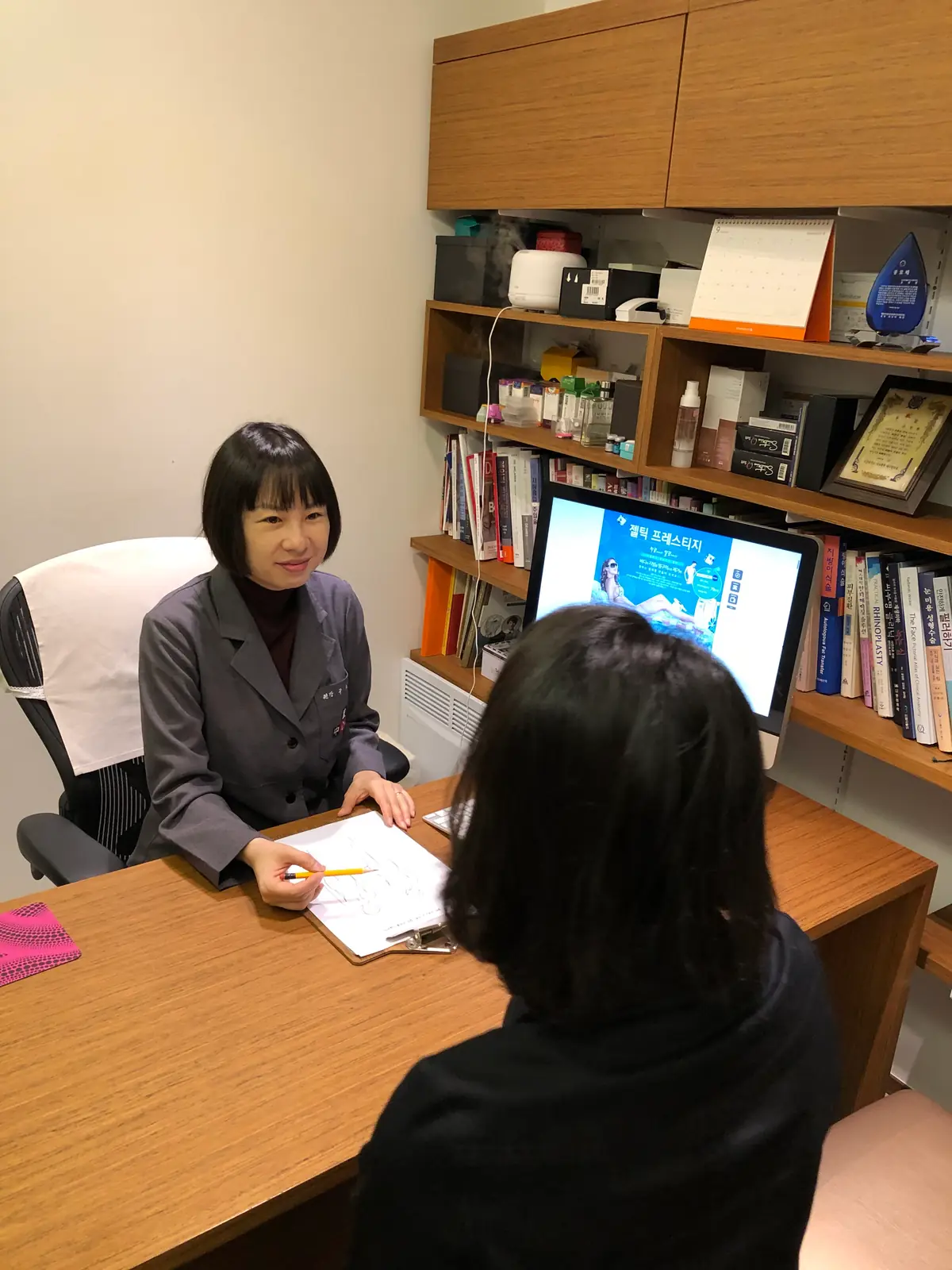 Interior of Dong-An Joongsim Clinic, a Gangnam Dermatology practice in Apgujeong 13